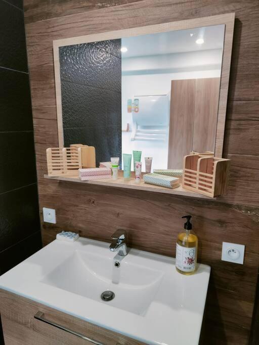 Appartement Cocooning Entierement Renove Les Angles  Bagian luar foto